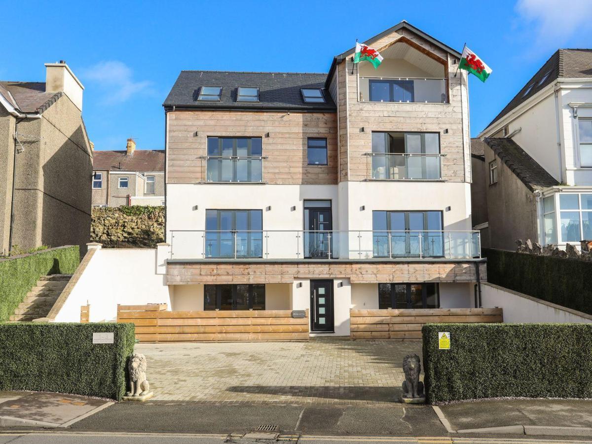 Bryn Min Manton Bach Apartment *