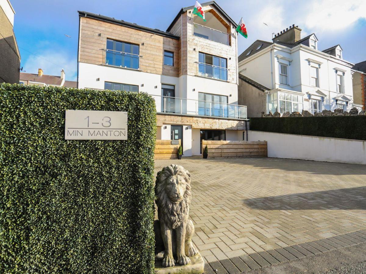 Bryn Min Manton Bach Apartment